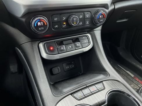 Used 2023 GMC Acadia SLT w/ Preferred Package image 23