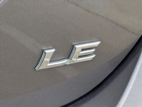 Used 2018 Toyota Camry LE image 7
