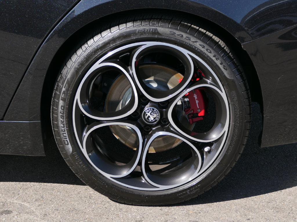 Used 2024 Alfa Romeo Giulia Veloce RWD image 9