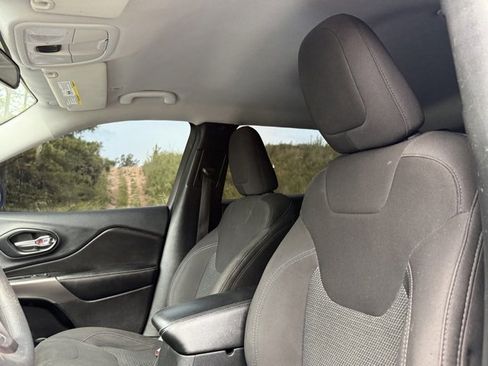 Used 2019 Jeep Cherokee Latitude w/ Popular Appearance Group image 22