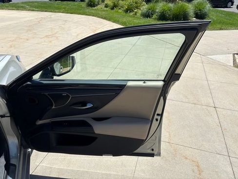 Used 2020 Lexus ES 350 w/ Luxury Package FWD image 34