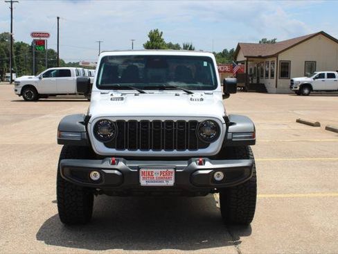 Certified 2026 Jeep Gladiator Rubicon AWD/4WD image 3