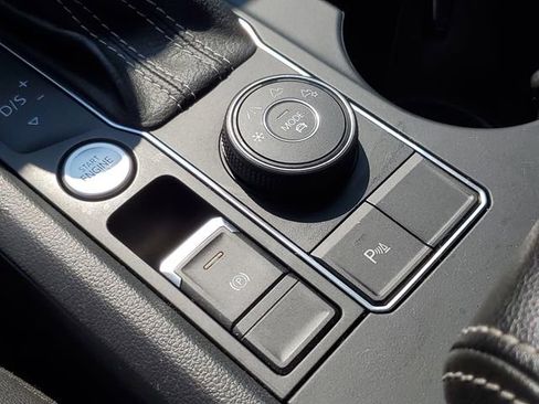 Used 2021 Volkswagen Atlas SE image 17