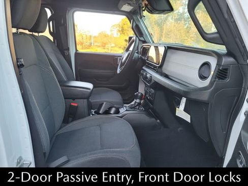 Used 2024 Jeep Wrangler Unlimited w/ Convenience Group image 18