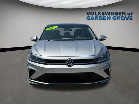 Used 2025 Volkswagen Jetta SEL FWD image 3