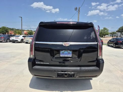 Used 2018 Cadillac Escalade Luxury RWD image 7