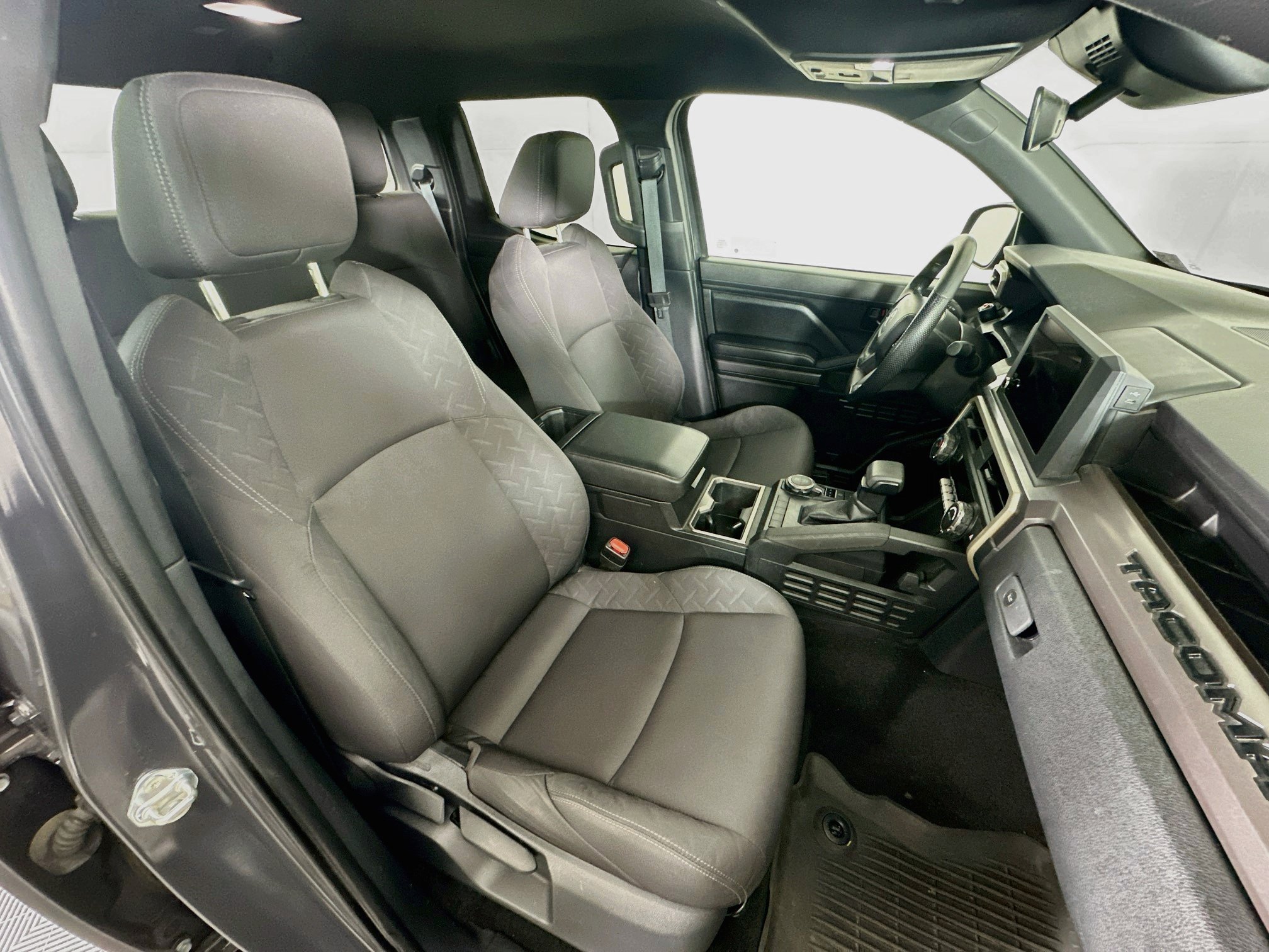 Used 2025 Toyota Tacoma SR5 AWD/4WD image 31