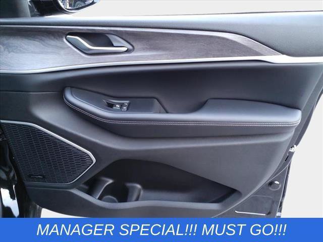 Used 2024 Jeep Grand Cherokee Limited 4xe w/ Luxury Tech Group II AWD/4WD image 18