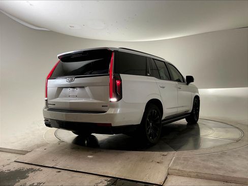 Used 2023 Cadillac Escalade Sport Platinum w/ LPO, ONYX Package AWD/4WD image 4