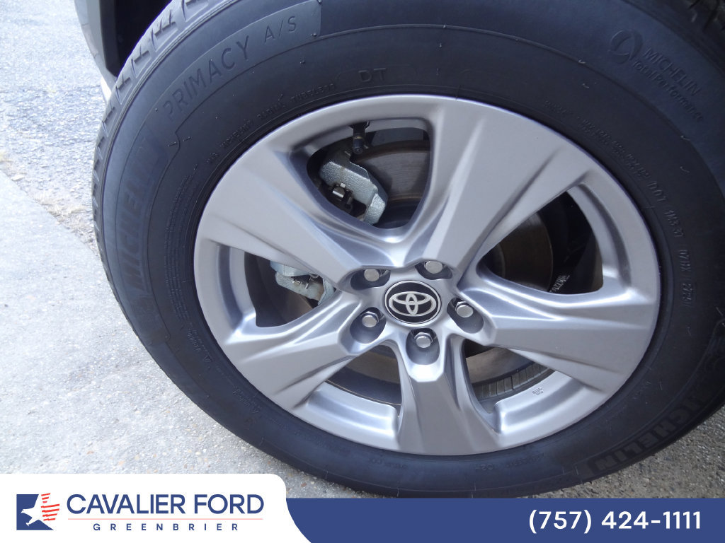 Used 2025 Toyota RAV4 XLE w/ Convenience Package AWD/4WD image 31