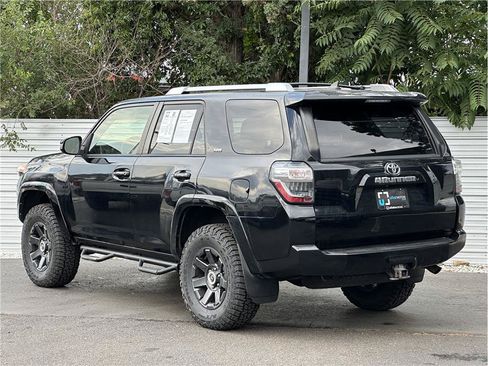 Used 2015 Toyota 4Runner SR5 AWD/4WD image 3