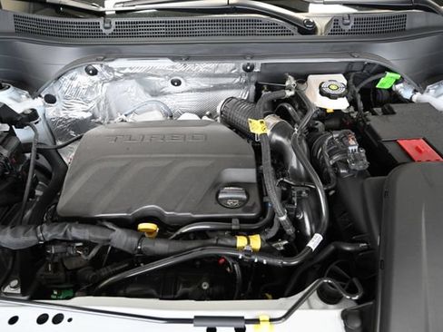 New 2026 Chevrolet Trax LT w/ Sunroof Package FWD image 29
