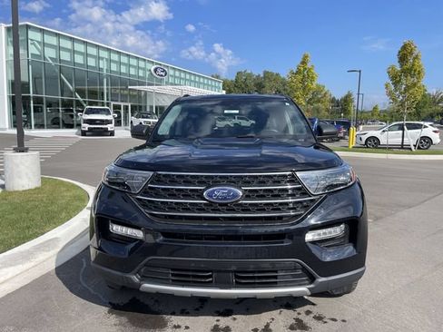 Used 2023 Ford Explorer XLT w/ Equipment Group 202A AWD/4WD image 8