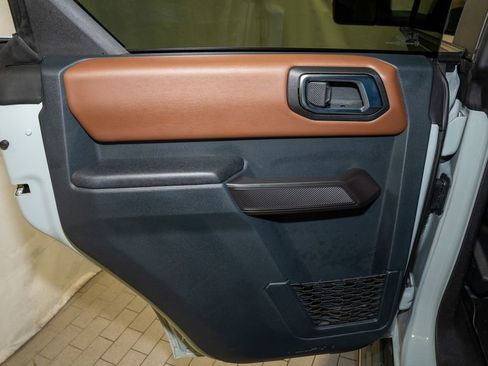 Used 2024 Ford Bronco Outer Banks image 9