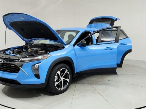 Certified 2024 Chevrolet Trax RS image 9