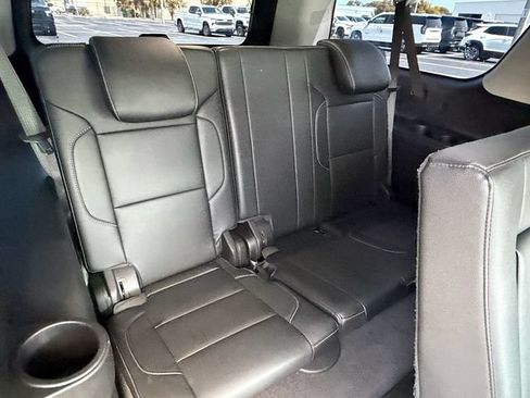 Used 2020 Chevrolet Suburban LT w/ Luxury Package RWD image 18