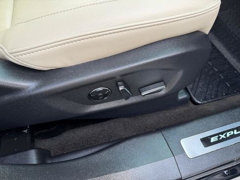 Used 2016 Ford Explorer Platinum AWD/4WD image 33