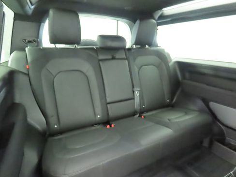 Certified 2023 Land Rover Defender 90 X-Dynamic SE image 21