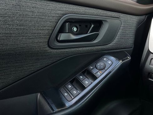 Used 2023 Nissan Rogue S image 20