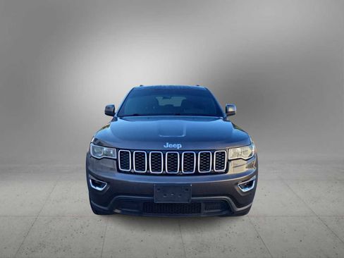 Used 2019 Jeep Grand Cherokee Laredo image 3