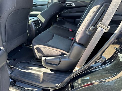 Used 2020 Nissan Pathfinder SV image 20