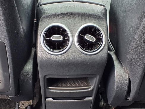 Used 2023 Mercedes-Benz GLB 250 GLB 250 image 11