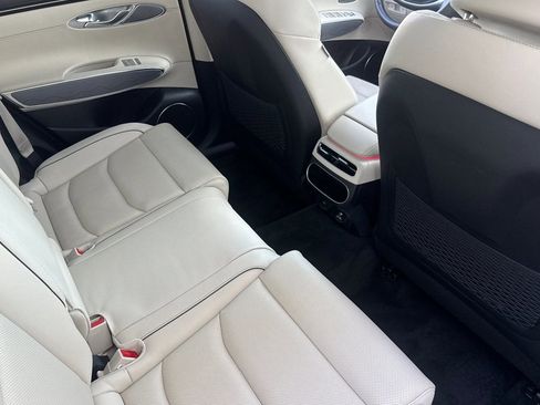 Used 2023 Genesis GV70 2.5T w/ Advanced Package image 30