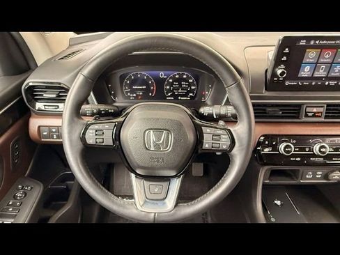 Used 2024 Honda Pilot Elite image 19
