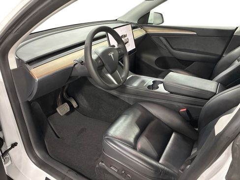 Certified 2023 Tesla Model Y Long Range AWD/4WD image 9