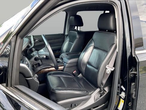 Used 2019 Chevrolet Suburban LT RWD image 25