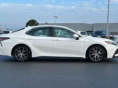 Certified 2023 Toyota Camry SE image 6