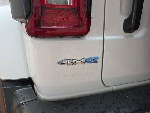 Used 2022 Jeep Wrangler Unlimited Sahara image 8