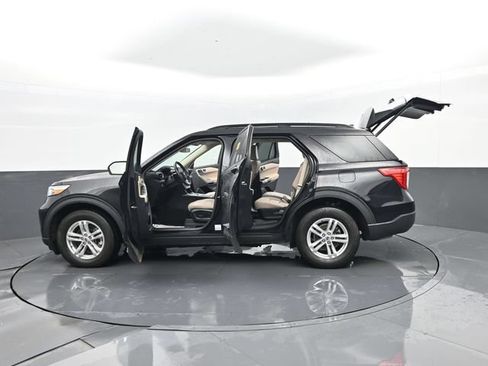 Used 2023 Ford Explorer XLT w/ Equipment Group 202A AWD/4WD image 33