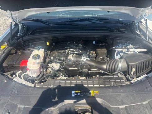 Used 2023 Jeep Grand Cherokee Laredo AWD/4WD image 13