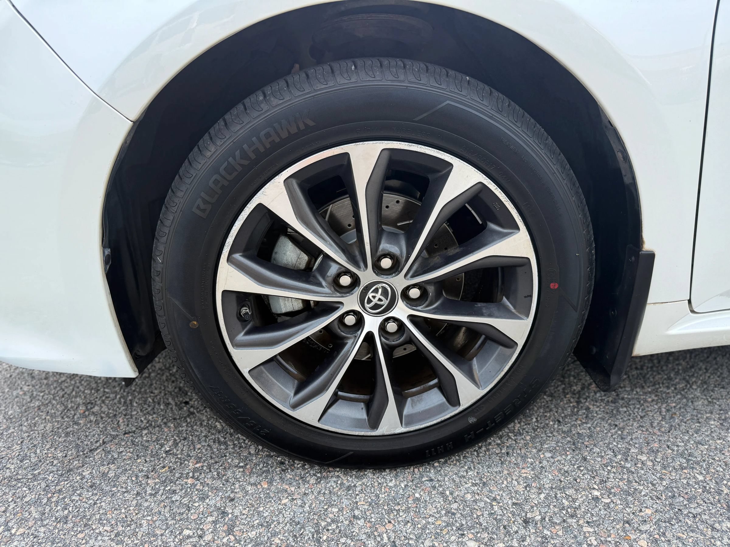 Used 2018 Toyota Avalon XLE Premium FWD image 13