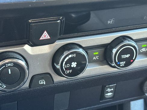 Used 2018 Toyota Tacoma SR w/ SR Convenience Package image 28