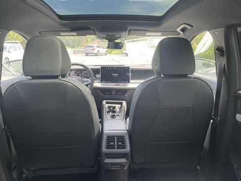 New 2026 Volkswagen Tiguan SE R-Line AWD/4WD image 8