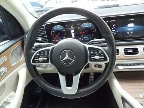 Used 2022 Mercedes-Benz GLS 450 4MATIC image 17