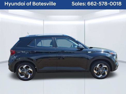 Used 2025 Hyundai Venue SEL FWD image 6
