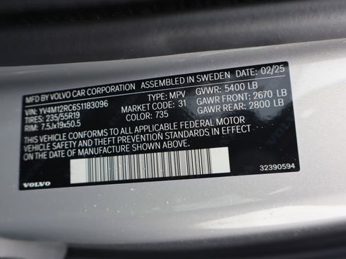 Used 2025 Volvo XC60 B5 Plus image 42