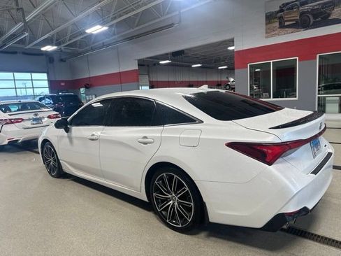 Used 2019 Toyota Avalon XSE FWD image 3