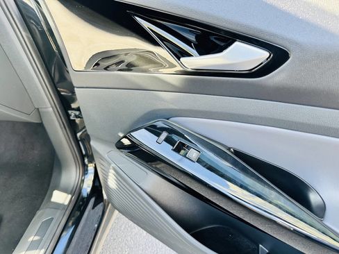 Used 2022 Volkswagen ID.4 Pro S w/ Gradient Package image 24