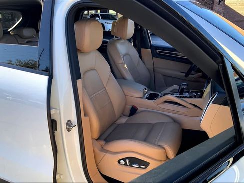 Used 2019 Porsche Cayenne image 8