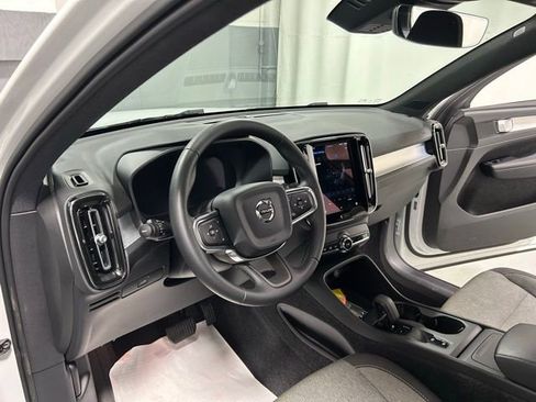 Certified 2025 Volvo XC40 B5 Core image 14