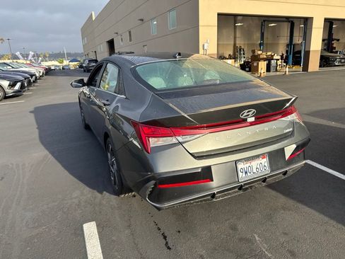 Certified 2025 Hyundai Elantra Limited FWD image 2
