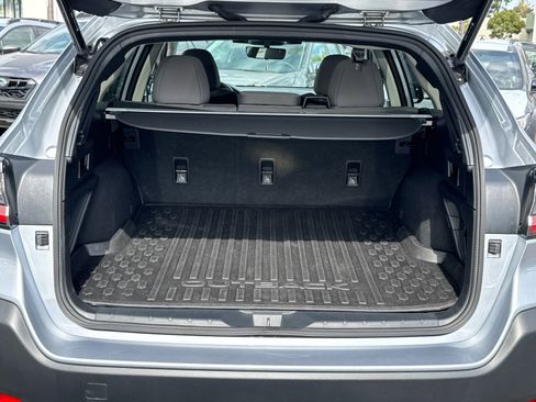 Certified 2025 Subaru Outback Premium image 9
