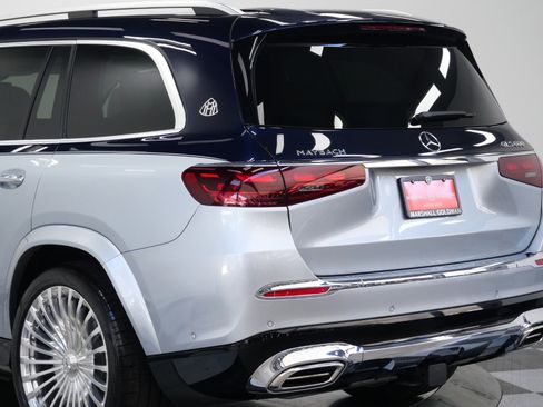Used 2024 Mercedes-Benz Maybach GLS 600 4MATIC image 55