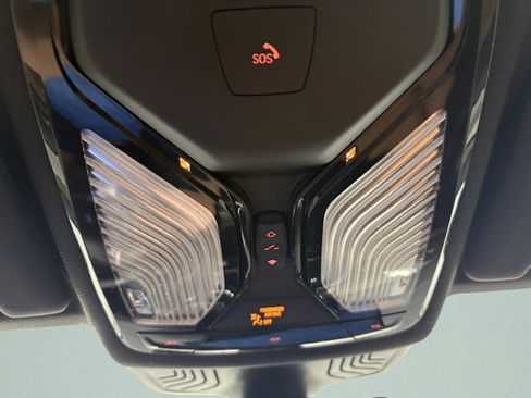 Used 2019 BMW 530e w/ Convenience Package image 30