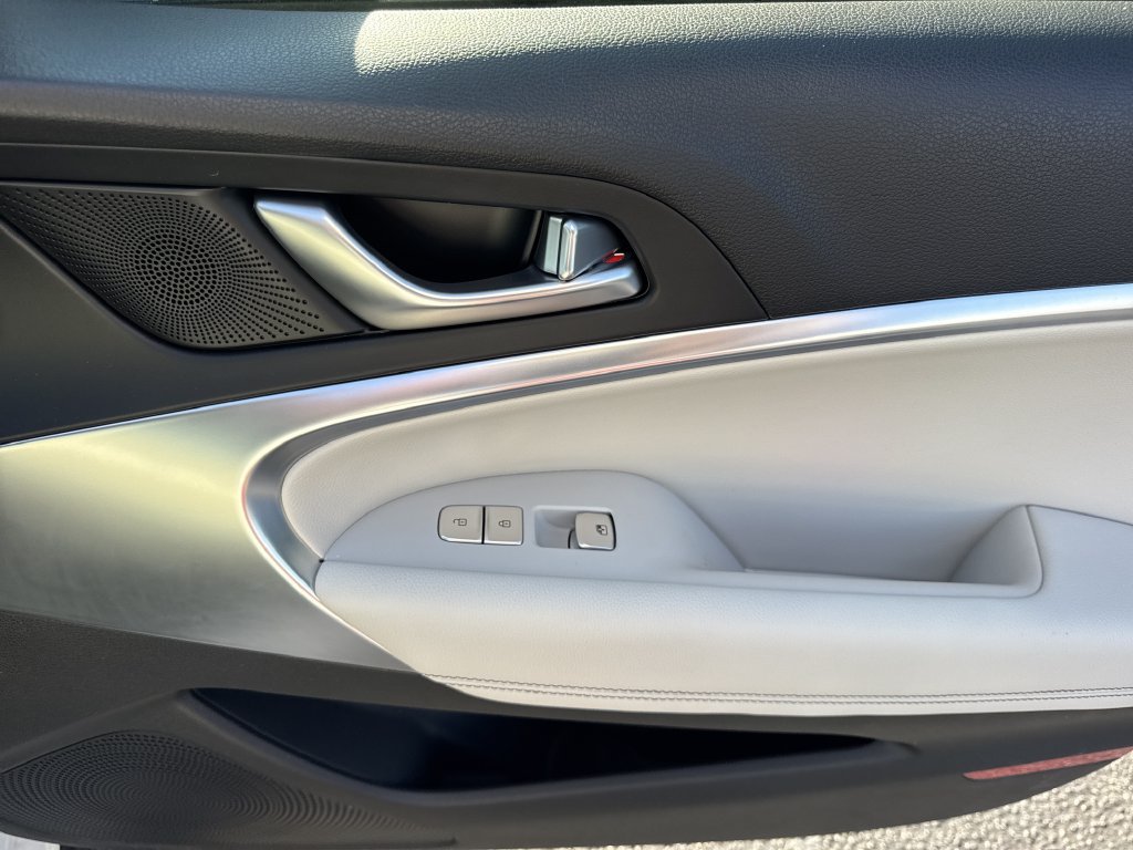 Used 2025 Genesis G70 2.5T RWD image 14