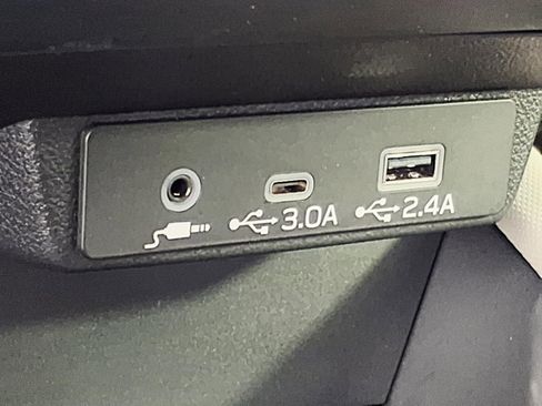 Used 2025 Subaru Forester Premium image 22